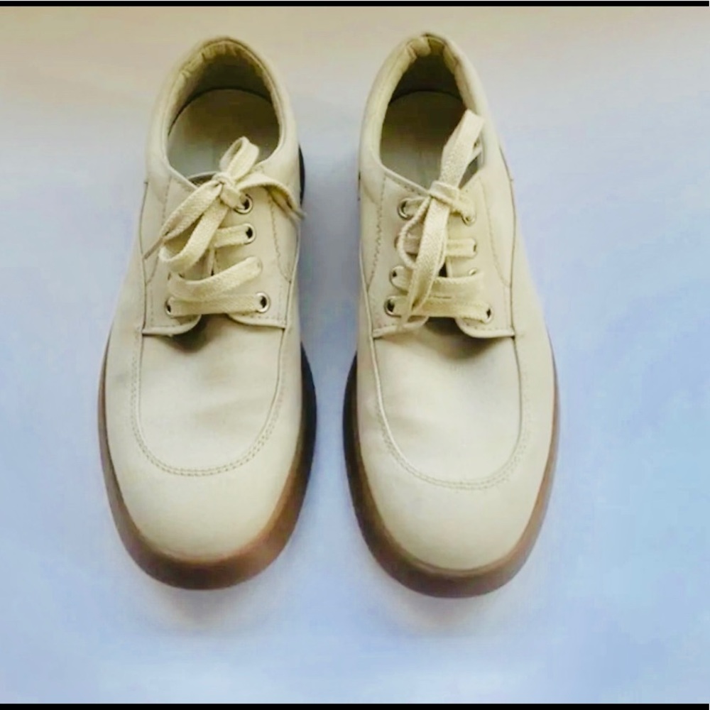 Hogan’s Lace up Canvas